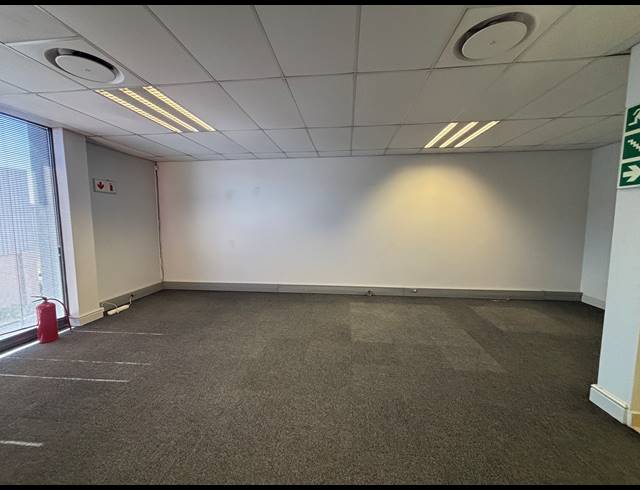 302M² WAREHOUSE TO LET IN STIKLAND INDUSTRIAL